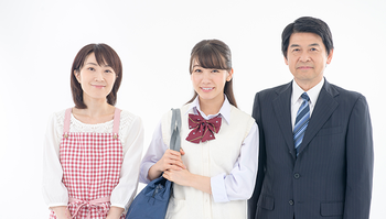 女子高生の一人娘と親子