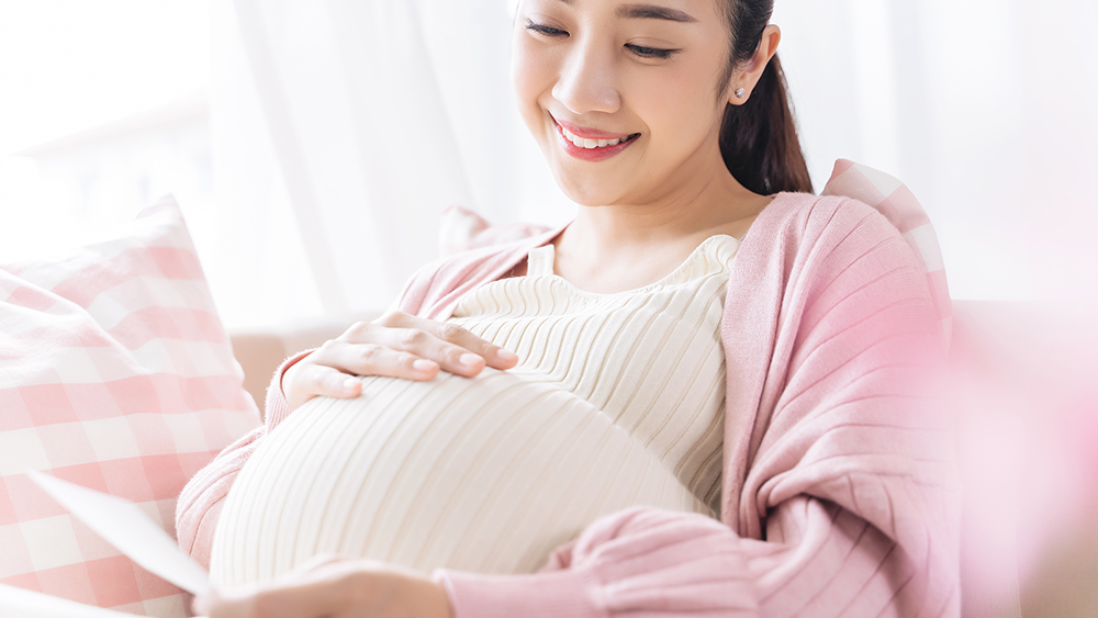 妊娠している女性